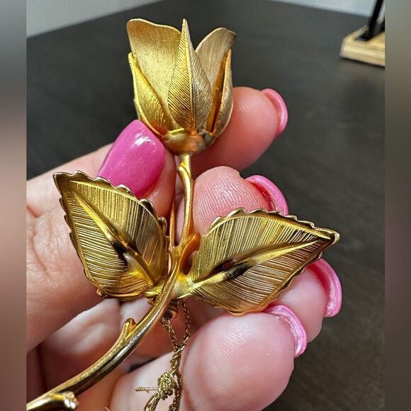 Vintage signed Giovanni Gold Tone Rose Brooch! - Picture 2 of 9